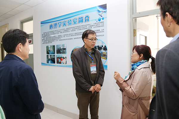 专家走访心理咨询中心