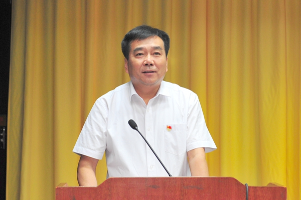 校党委书记李欣章讲话 校党委书记李欣章讲话