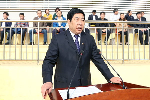 副校长井西学主持开幕式 副校长井西学主持开幕式