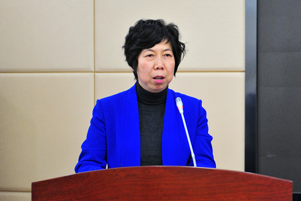 校党委副书记张潍华主持会议