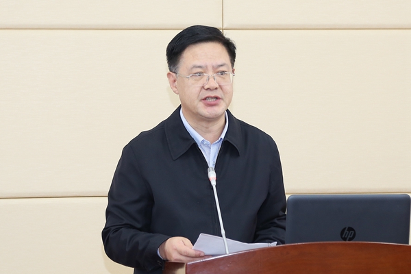 省委教育工委委员、省教育厅副厅长、党组成员白皓讲话