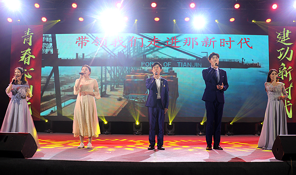 歌曲串唱《走进新时代》 歌曲串唱《走进新时代》