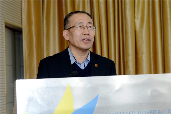 医院院长胡温庭作报告