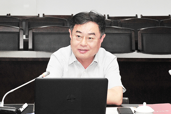 青岛大学党委副书记、校长夏东伟讲话