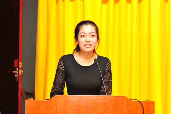 学生代表崔莉发言