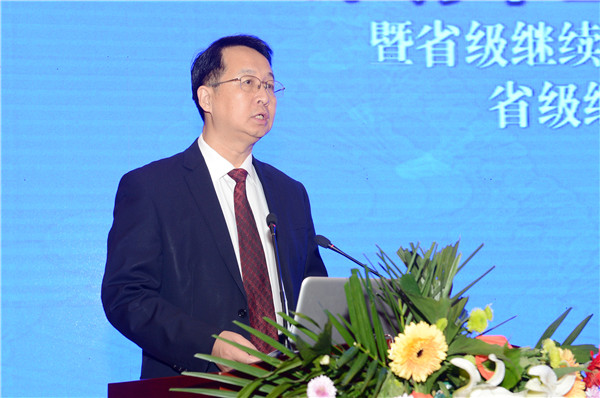 潍坊医学院副校长、潍医附院党委书记葛国文为大会致开幕辞