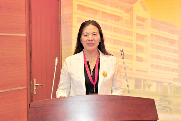 山东省医学会麻醉专业委员会主委王月兰教授致辞并作报告 山东省医学会麻醉专业委员会主委王月兰教授致辞并作报告