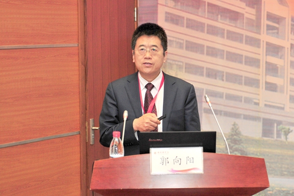 中华麻醉学会常委兼司库,中国医师协会麻醉医师分会副会长郭向阳教授作报告 中华麻醉学会常委兼司库,中国医师协会麻醉医师分会副会长郭向阳教授作报告