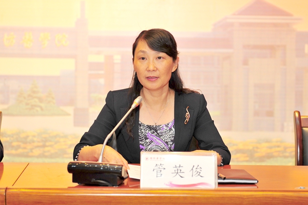 校长管英俊主持会议 校长管英俊主持会议