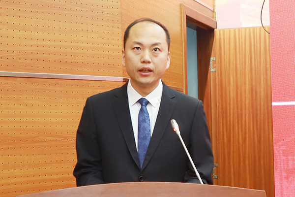 裁判员代表孙银贵宣誓