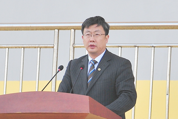 副校长刘军主持闭幕式