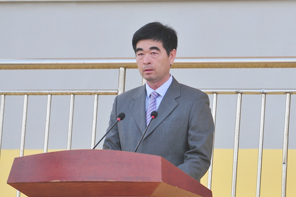 总裁判长宋文民宣布比赛成绩和优秀组织奖、体育道德风尚奖获奖名单