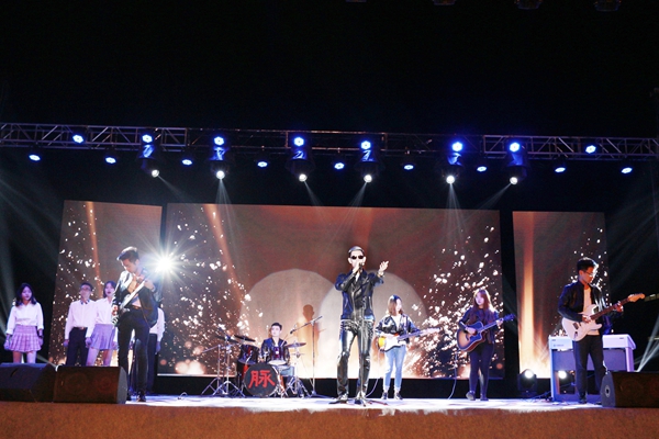 乐队表演《我们的梦》 乐队表演《我们的梦》