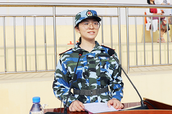 新生代表、本科生衣海宁同学发言