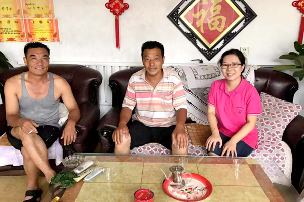 张立与村民探讨冬枣栽培技术