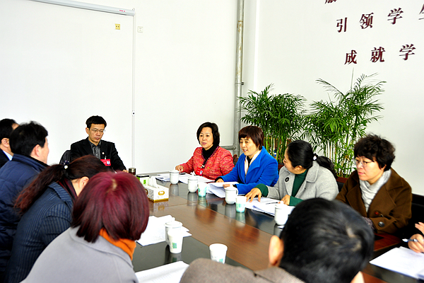 第七代表团讨论