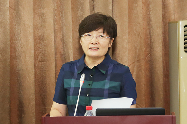 残疾人事业发展研究会副秘书长冯善伟宣读委员会成立的决定及委员名单