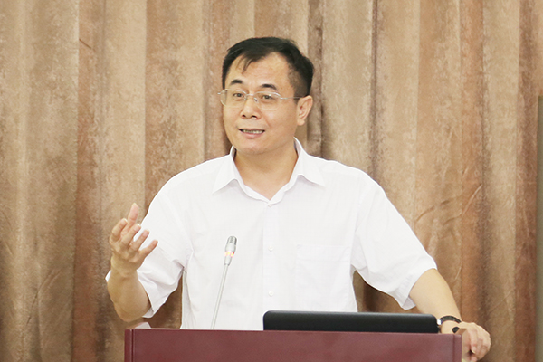 武汉大学全球健康研究中心毛宗福教授作“新医改与健康中国”主旨演讲