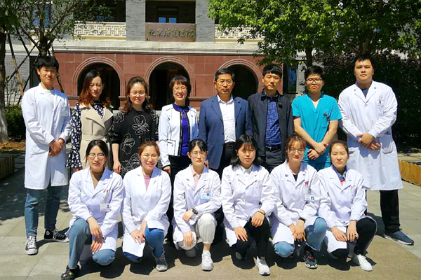 康复医学院调研团与北京康复医院实习生合影