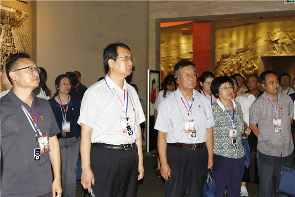 参观南湖革命纪念馆