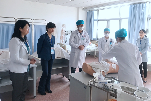 专家组现场观摩教学活动