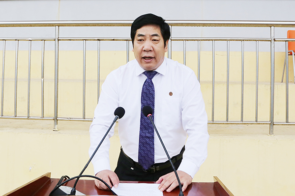 井西学主持2018级学生军训汇报大会 井西学主持2018级学生军训汇报大会