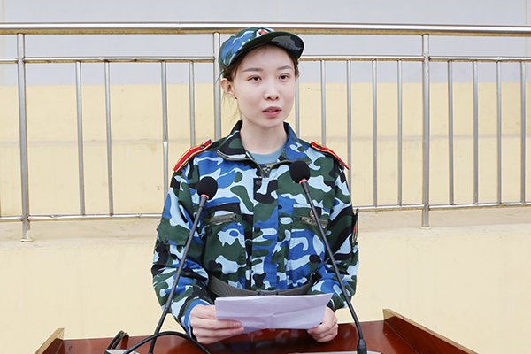 军训学生代表高瑞雪同学发言 军训学生代表高瑞雪同学发言