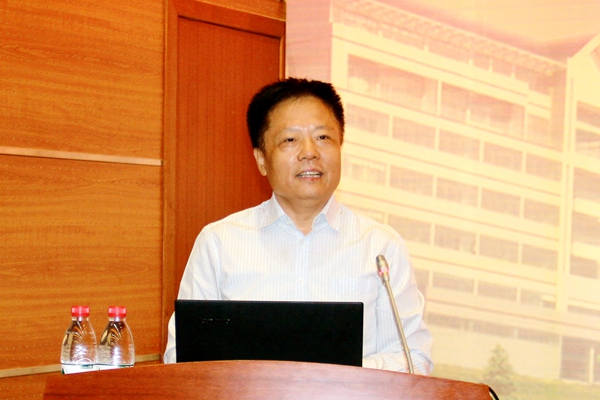 孟庆跃教授作报告 孟庆跃教授作报告