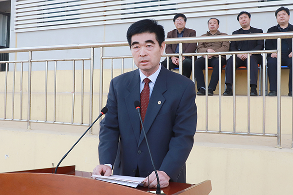 总裁判长宋文民宣布比赛成绩