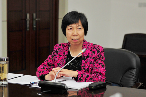 校党委副书记张潍华主持会议并讲话