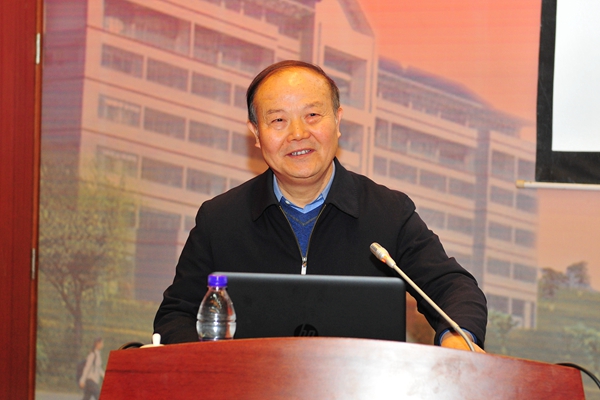 省教育厅副厅长郭建磊作《服务需求，提高质量，深化研究生教育改革》报告