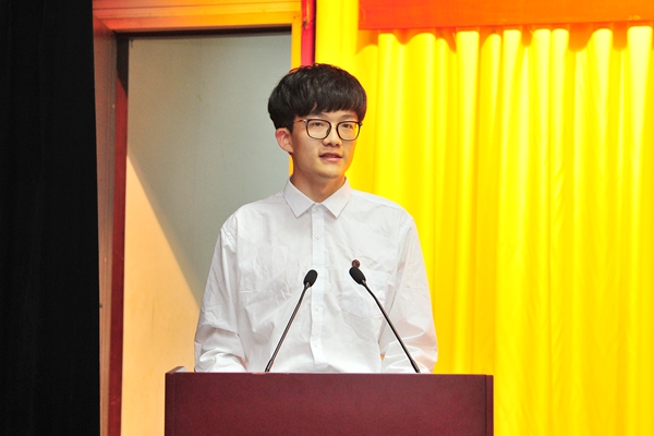 学生代表麻醉学系耿志浩同学发言
