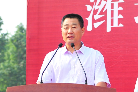 毕业生亲属代表潘世伟发言 毕业生亲属代表潘世伟发言