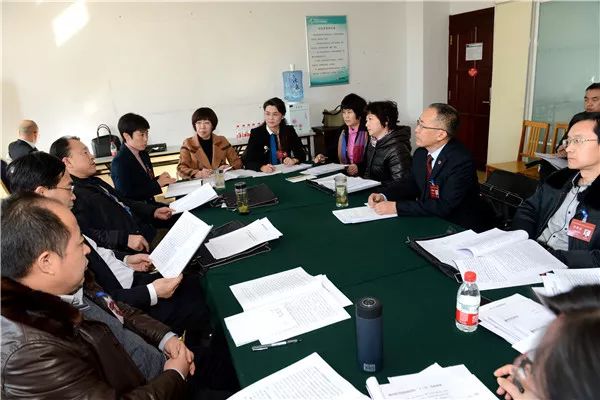 代表团讨论 代表团讨论