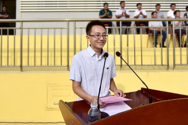 在校博士生代表高润国发言